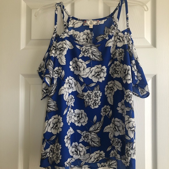 Pink Rose Tops - 💙Cold shoulder top 💙